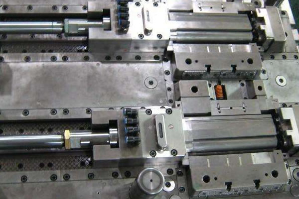Introduction of cavity layout and various factors in plastic mold processing